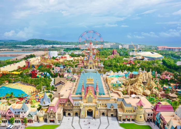 Vinpearl Land Phú Quốc là tổ hợp giải trí đẳng cấp phù hợp với mọi lứa tuổi khi trải nghiệm tour Phú Quốc