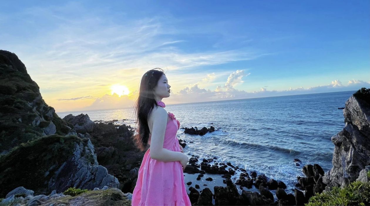 Bãi Sơn Hào nổi bật với cảnh đẹp hoang sơ và trải nghiệm thư giãn tuyệt vời. Bãi Sơn Hào nổi bật với cảnh đẹp hoang sơ và trải nghiệm thư giãn tuyệt vời.