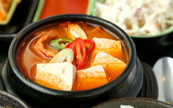 Thưởng thức Soondubu Jjigae đặc trưng ở Hàn Quốc