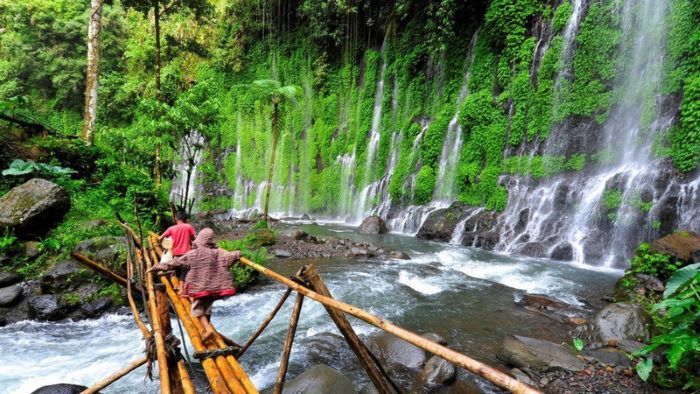 Nhiều du khách rất thích thú khi check in thác Cotabato