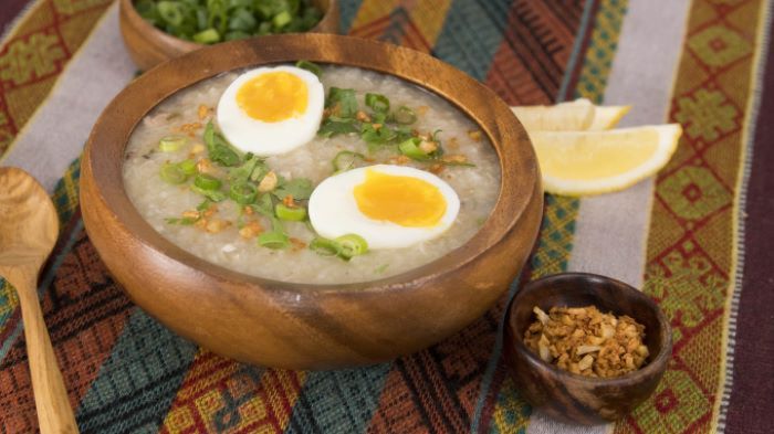 Thưởng thức đặc sản cháo gà Arroz Caldo nổi tiếng Philippines