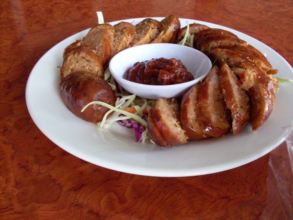 Sai Ua là một món ăn vặt rất được yêu thích ở Lào Sai Ua là một món ăn vặt rất được yêu thích ở Lào