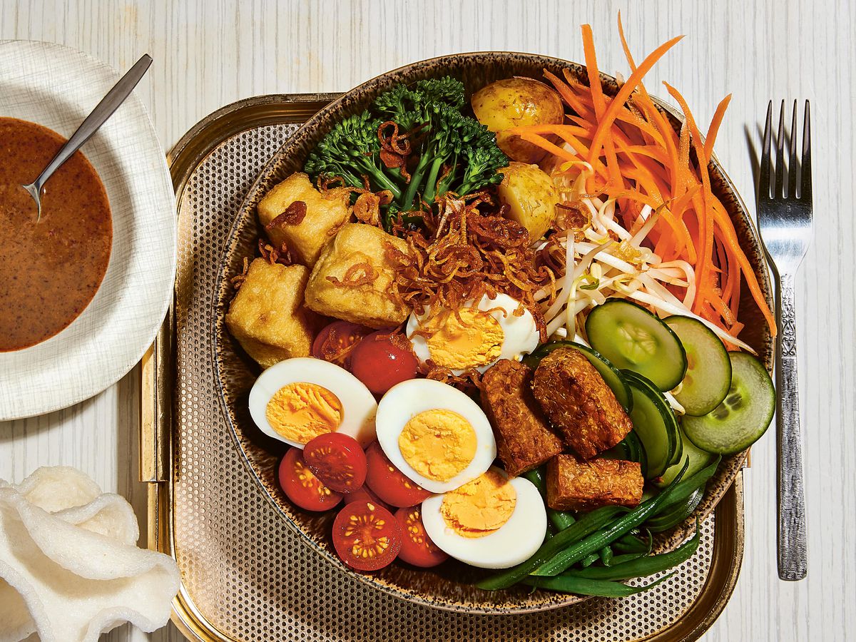 Gado-gado là một món ăn thanh mát và giàu dinh dưỡng Gado-gado là một món ăn thanh mát và giàu dinh dưỡng