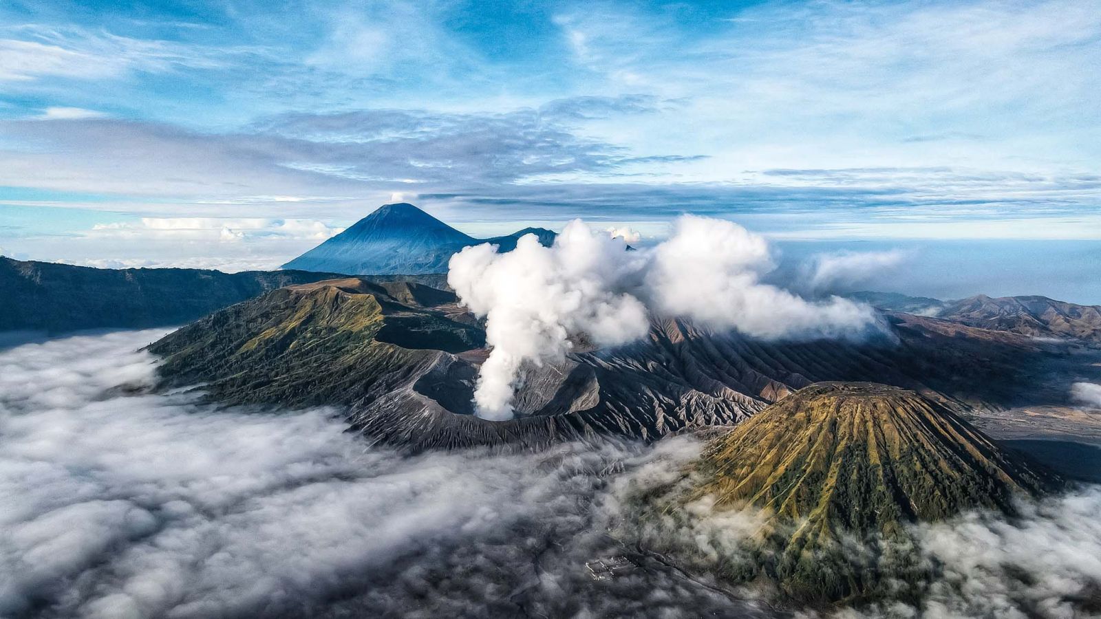 Núi lửa Bromo là một trong những biểu tượng của Indonesia Núi lửa Bromo là một trong những biểu tượng của Indonesia