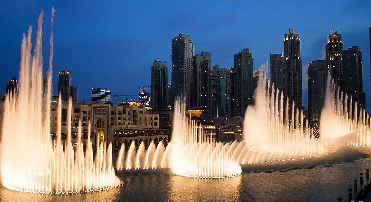 Dubai Fountain là một tác phẩm nghệ thuật sống động ngay giữa lòng thành phố Dubai Fountain là một tác phẩm nghệ thuật sống động ngay giữa lòng thành phố