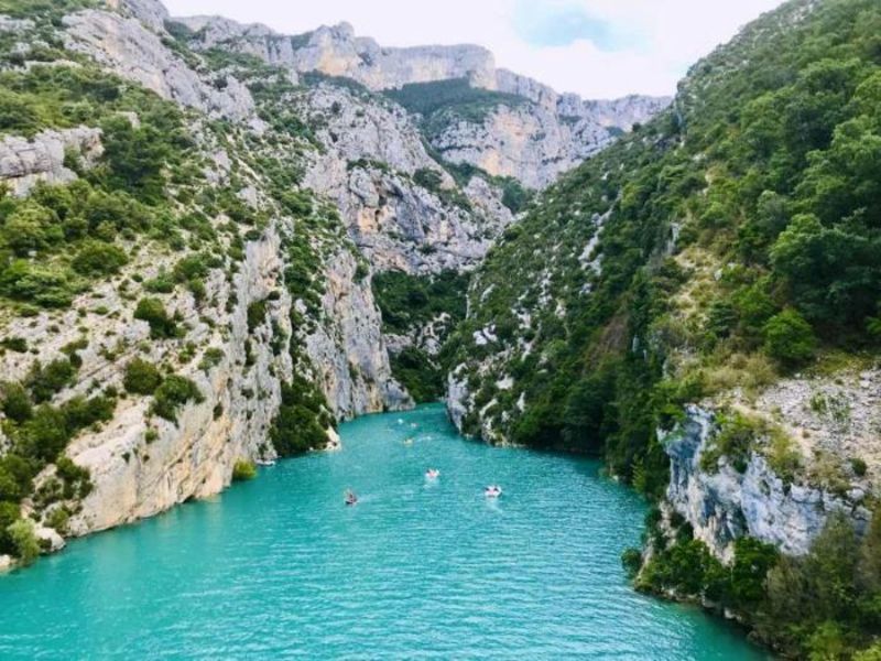 Vẻ đẹp hoang sơ nhưng không kém phần lãng mạn ở hẻm núi trên sông Verdon Gorge