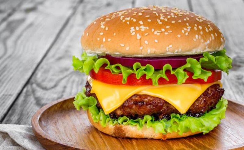 Bánh Hamburger là đặc sản nhất định phải thưởng thức khi đi du lịch Mỹ
