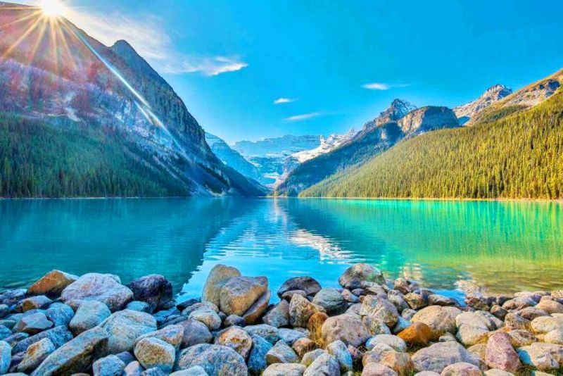 Thưởng ngoạn vẻ đẹp như tranh khi check in hồ Louise