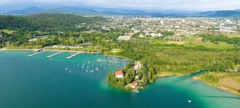 Vẻ yên bình của thành phố Hochosterwitz khi nhìn từ trên cao