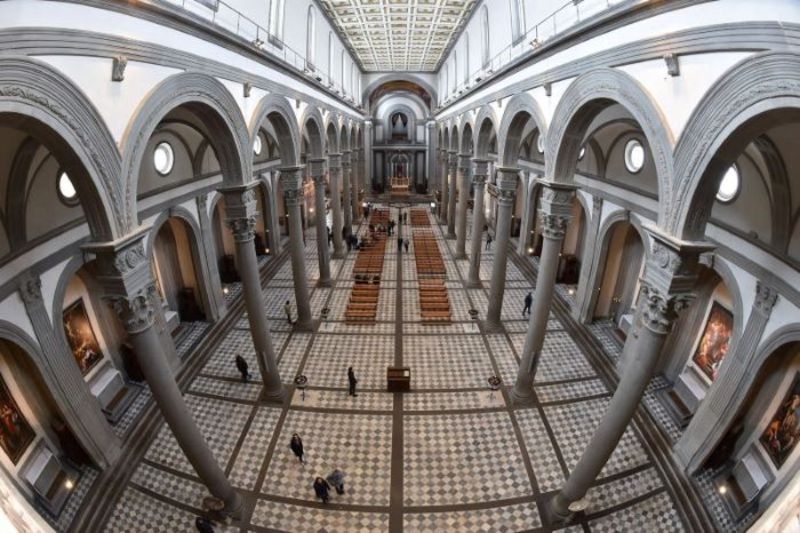 Bên trong nhà thờ San Lorenzo được trang trí theo kiến trúc Phục Hưng