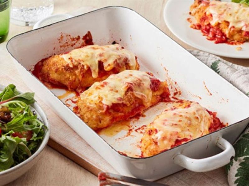 Đặc sản gà Parmigiana có lớp phô mai béo ngậy, thơm nức mũi