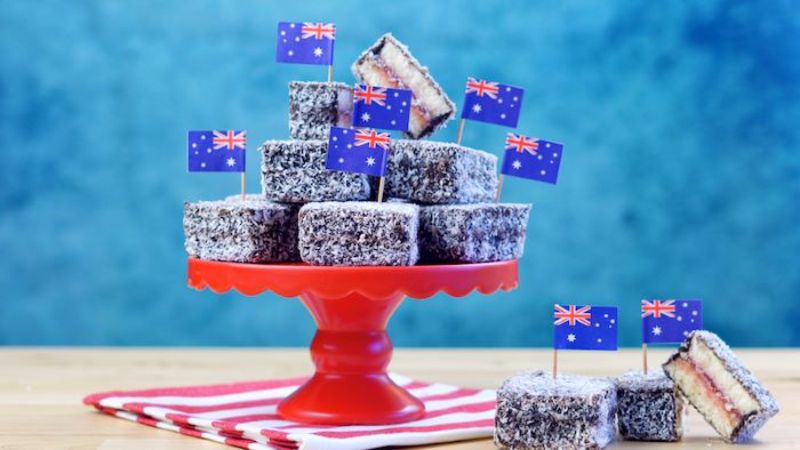 Nếm thử hương vị bánh xốp Lamingtons khi đi Úc du lịch