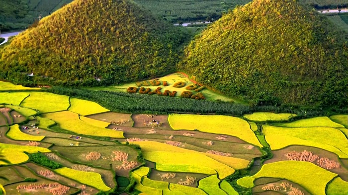 Núi đôi quản bạ ở Hà Giang Núi đôi quản bạ ở Hà Giang