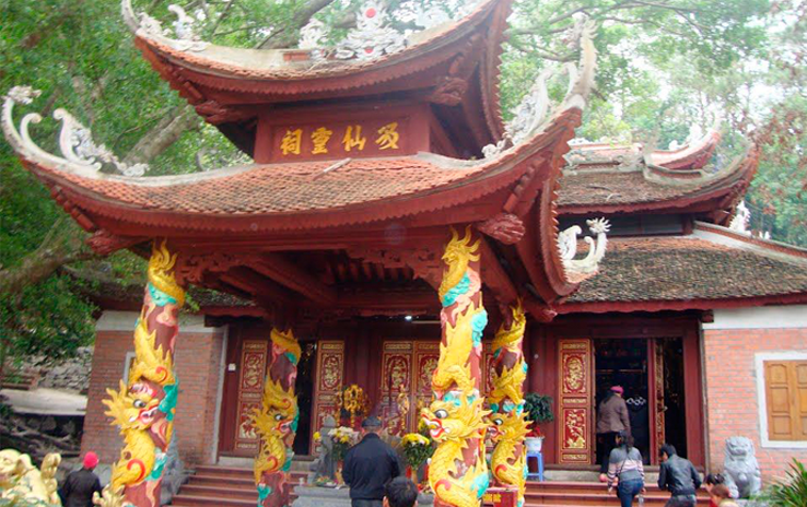 Chùa Cô Tiên thu hút rất đông khách du lịch hằng năm Chùa Cô Tiên thu hút rất đông khách du lịch hằng năm