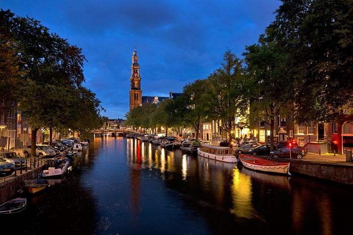 Dạo thuyền trên sông AMSTERDAM Dạo thuyền trên sông AMSTERDAM