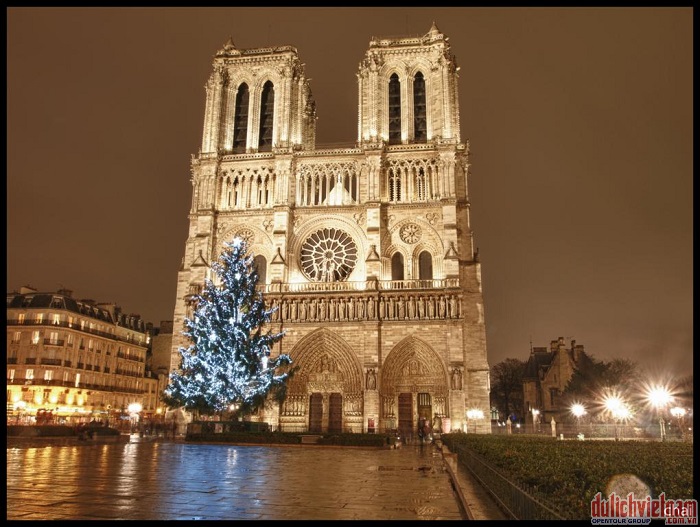 Nhà thờ Notre Dame ở Strasbourg Nhà thờ Notre Dame ở Strasbourg