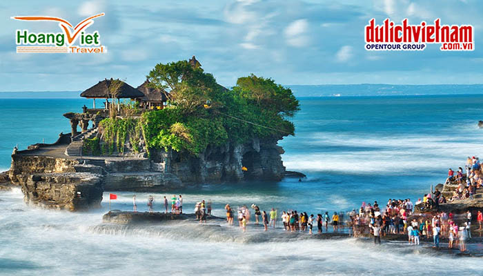 Ngôi đền linh thiêng Tanah Lot