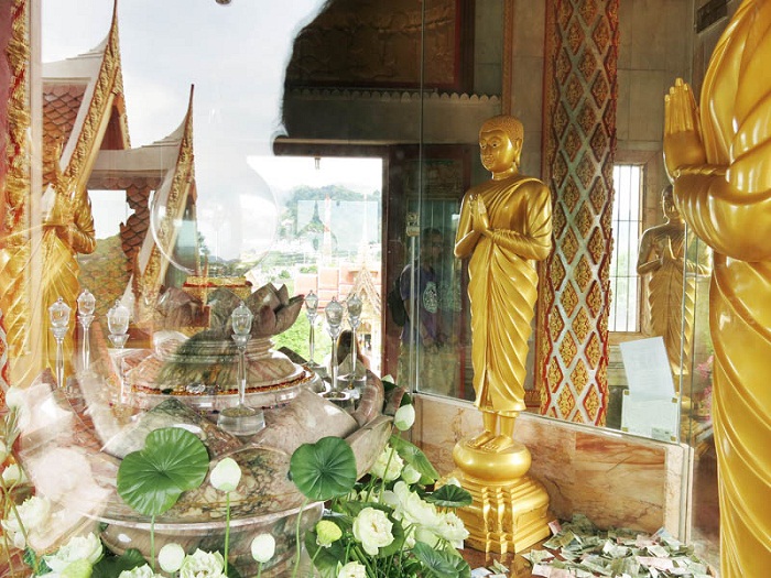 Tượng Phật ở chùa Chalong Wat