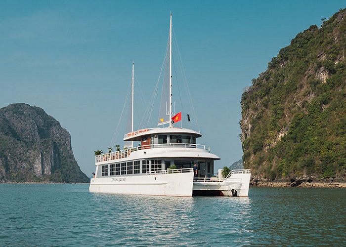 Du thuyền 5* Catamaran 1 Ngày thăm Vịnh Hạ Long