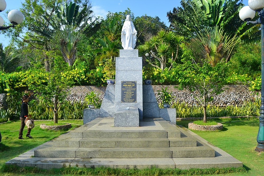 Ghềnh Ráng nơi yên nghỉ của nhà thơ Hàn Mặc Tử Ghềnh Ráng nơi yên nghỉ của nhà thơ Hàn Mặc Tử