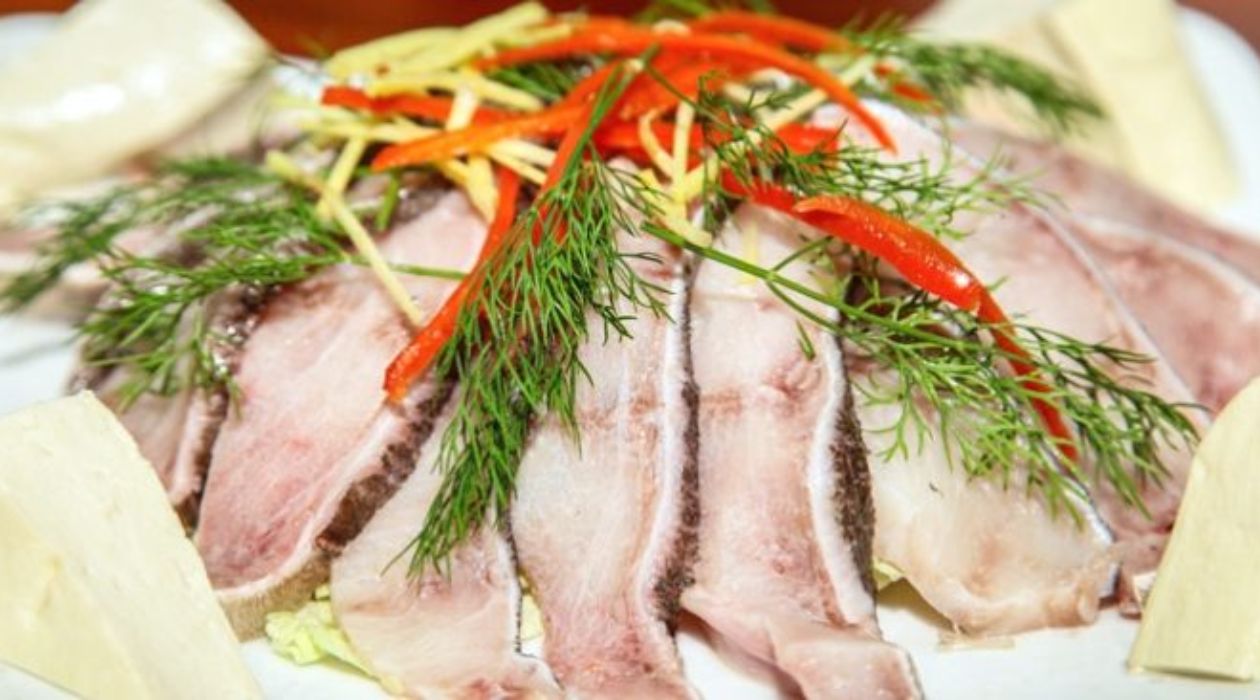 Món cá giò Cát Bà nổi bật với hương vị tươi ngon và thịt mềm thơm. Món cá giò Cát Bà nổi bật với hương vị tươi ngon và thịt mềm thơm.