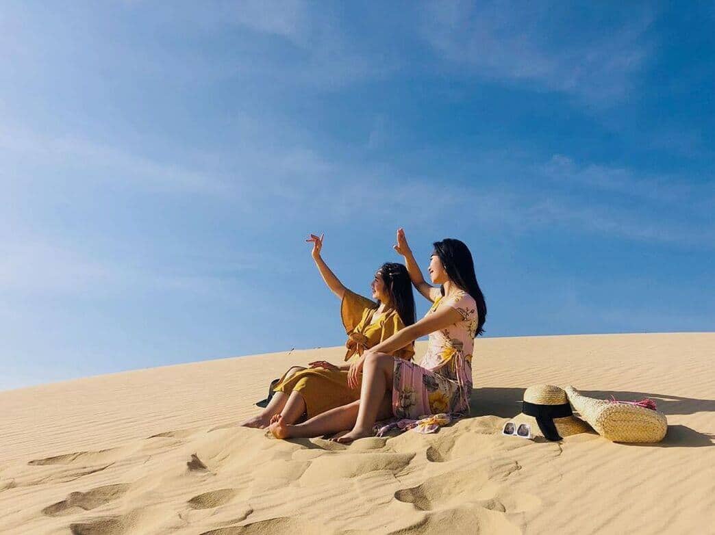 Đồi cát Phương Mai như một sa mạc thu nhỏ giữa lòng Quy Nhơn Đồi cát Phương Mai như một sa mạc thu nhỏ giữa lòng Quy Nhơn