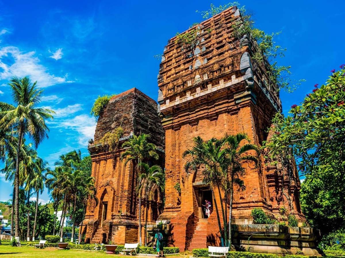 Tháp Đôi là biểu tượng của lịch sử và văn hóa Chăm Pa Tháp Đôi là biểu tượng của lịch sử và văn hóa Chăm Pa
