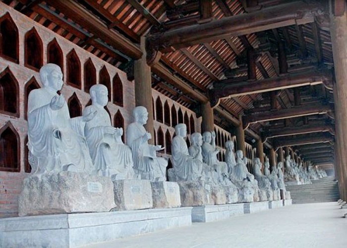 Hành lang La Hán của chùa Bái Đính Hành lang La Hán của chùa Bái Đính