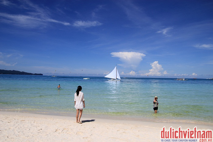 Du khách vui chơi biển Nha Trang Du khách vui chơi biển Nha Trang